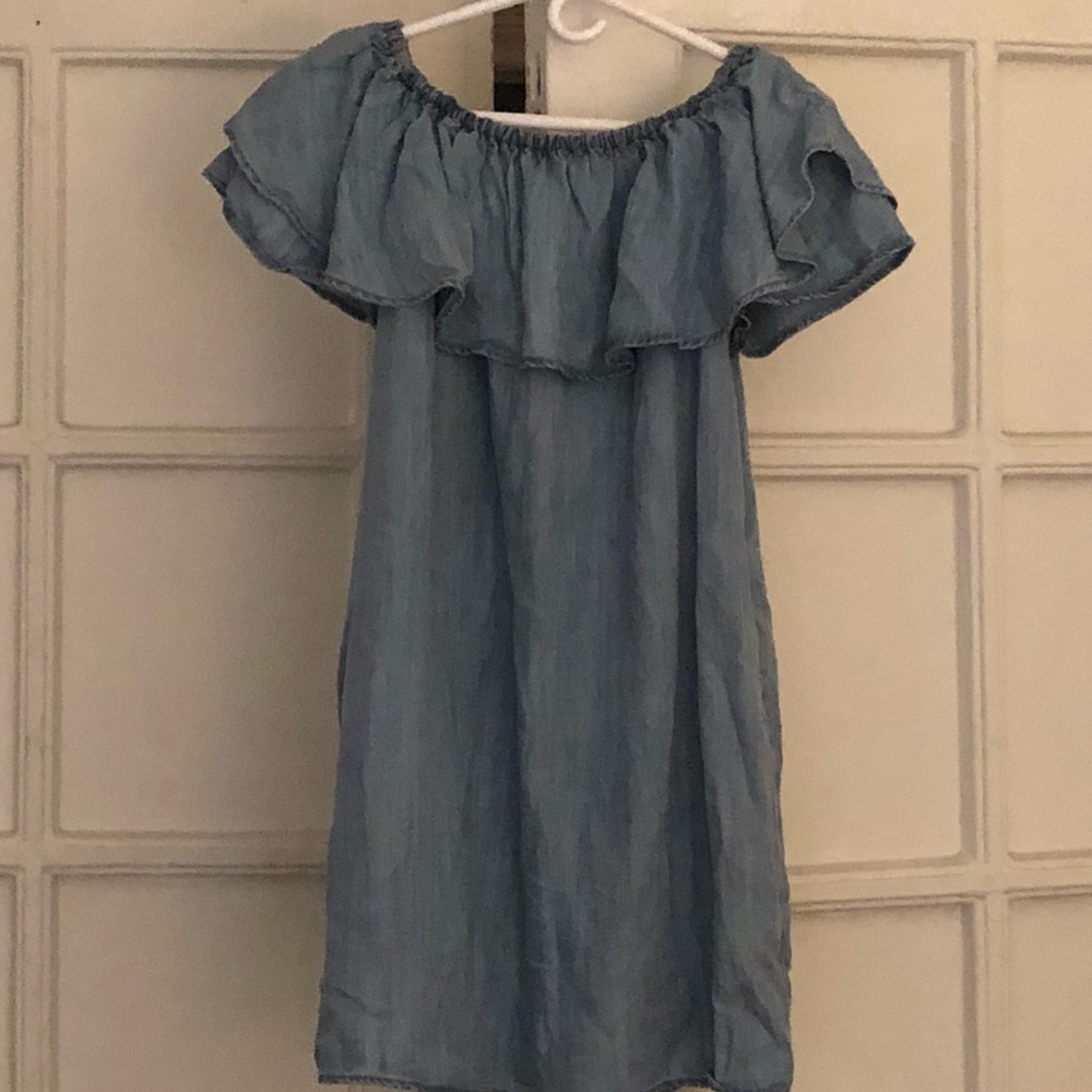 Perfect off the shoulder summer dress.